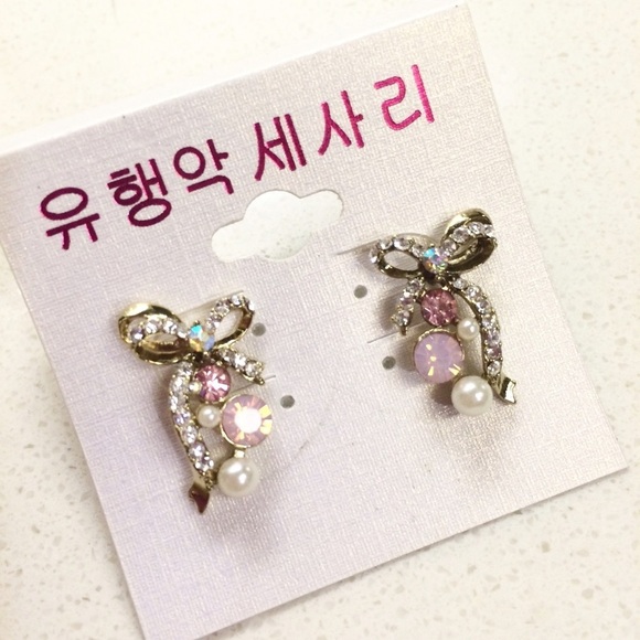 Pink Gold Pearl Crystal Rhinestone Bow Earrings - Picture 1 of 4